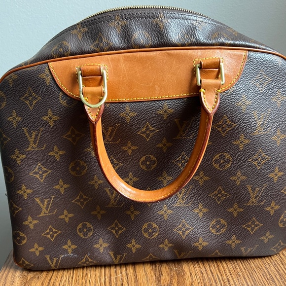 Louis Vuitton Mono Deauvill purse handbag in good condition - Picture 8 of 12